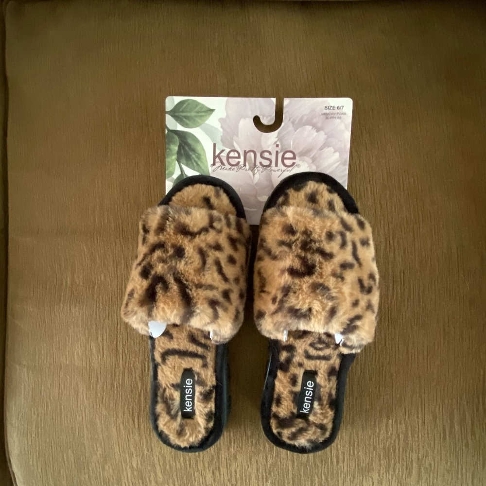 Kensie Memory Foam Slide slippers (NEW with Tags)